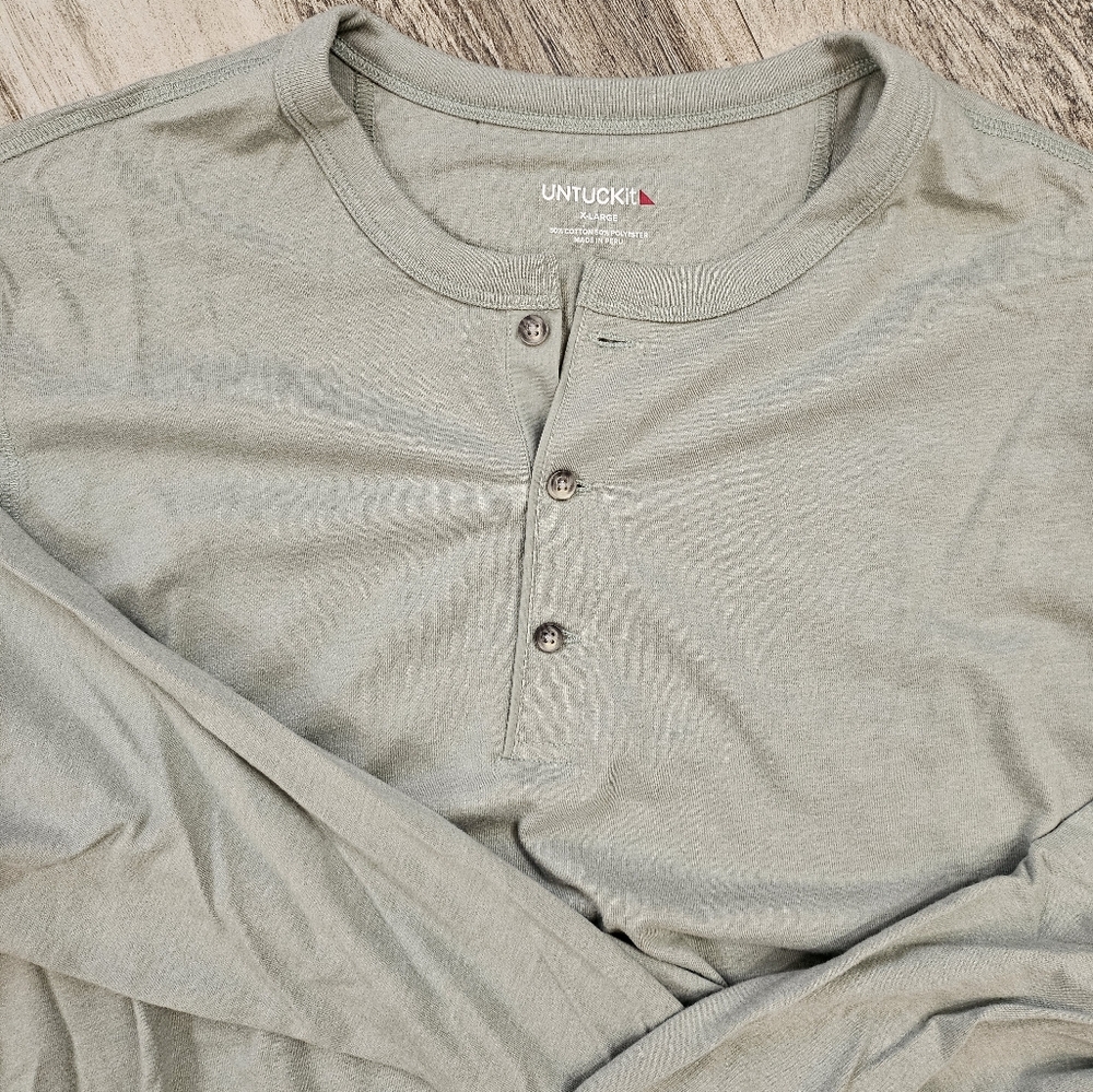 UNTUCKit Gray Henley Shirt